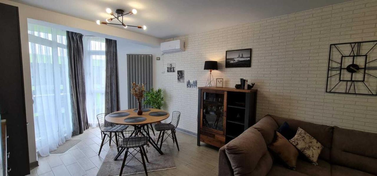 Vintage Breeze Apartment - Spa Pools Resort Mamaia Ngoại thất bức ảnh
