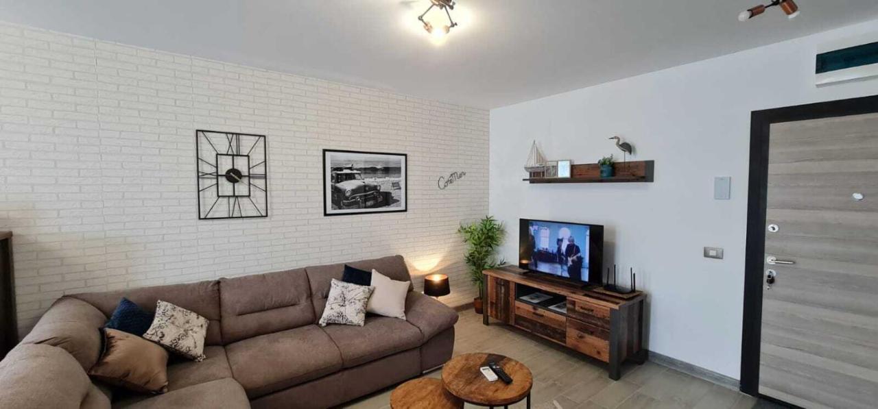 Vintage Breeze Apartment - Spa Pools Resort Mamaia Ngoại thất bức ảnh