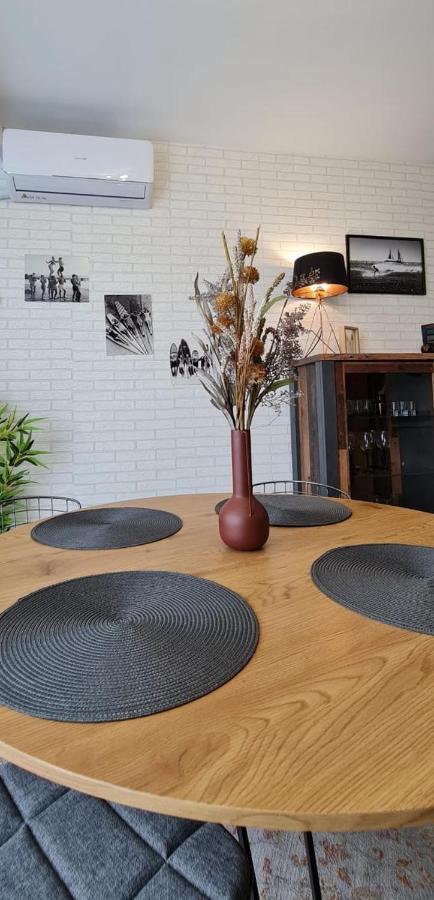 Vintage Breeze Apartment - Spa Pools Resort Mamaia Ngoại thất bức ảnh